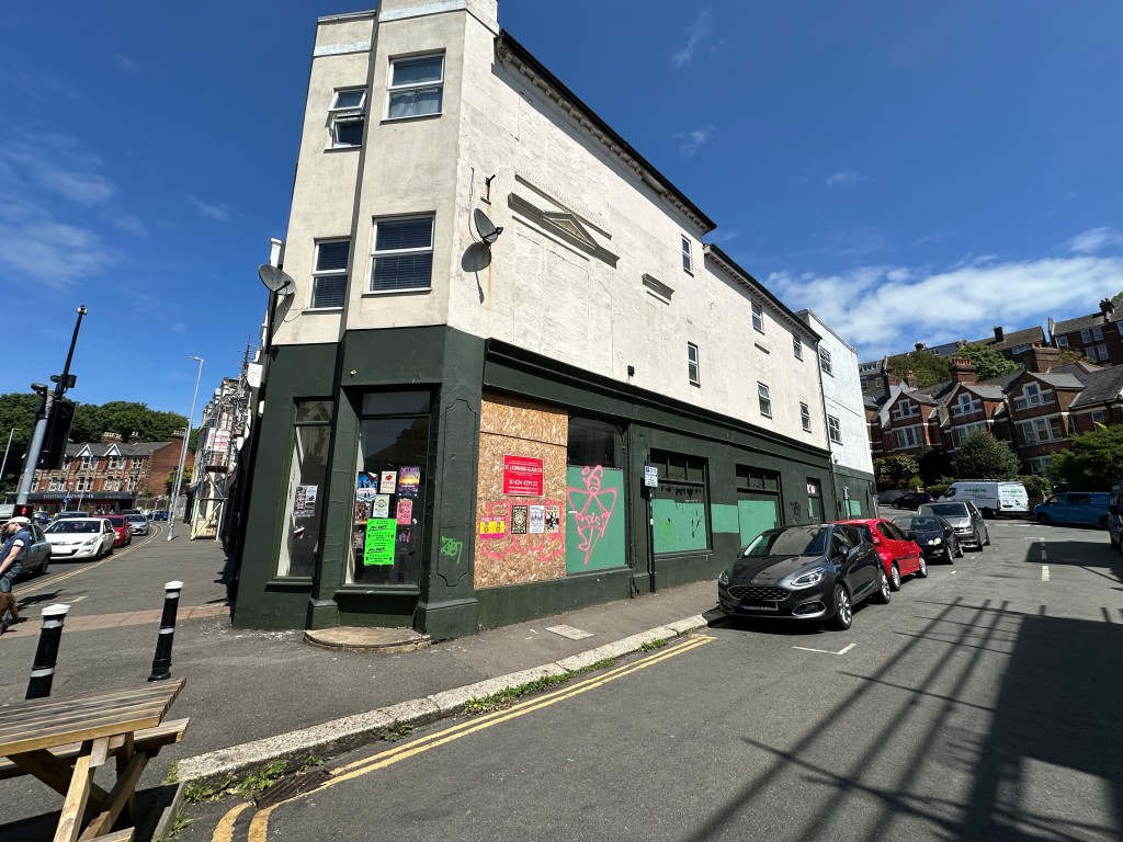 Lot: 57 - COMMERCIAL UNIT WITH LONG LEASE - External rear